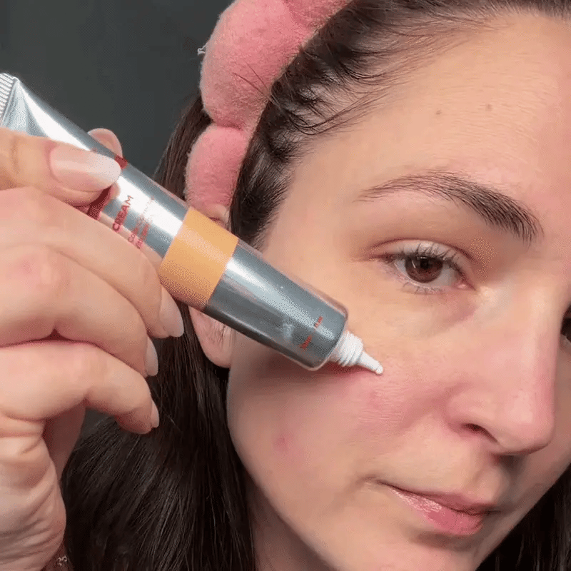 It Actually Feeds Your Skin Moisture All Day